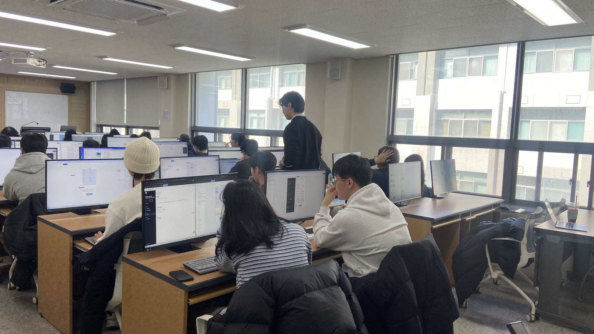 강의실 풀샷, AI · SW 기초 강의